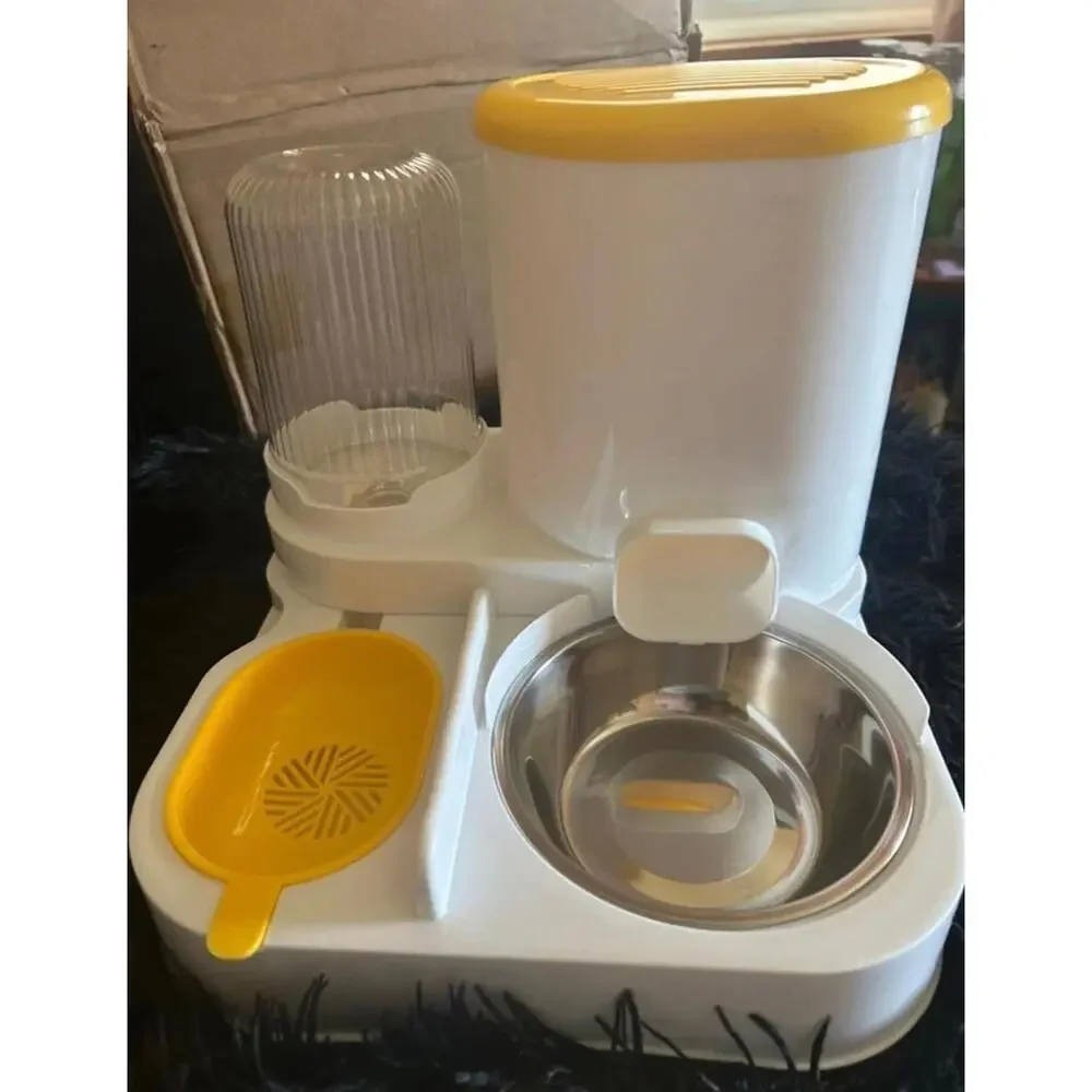 Pet feeder